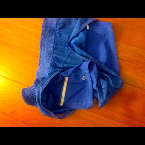 Lululemon shorts size 8 - Picture 3 of 6